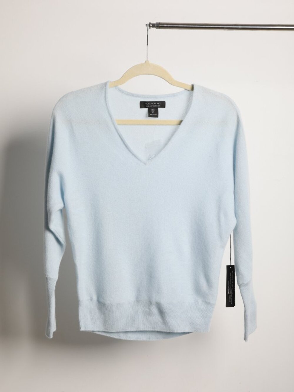 Tahari 100% 2-Ply Cashmere V-Neck Sweater Light Blue NWT M